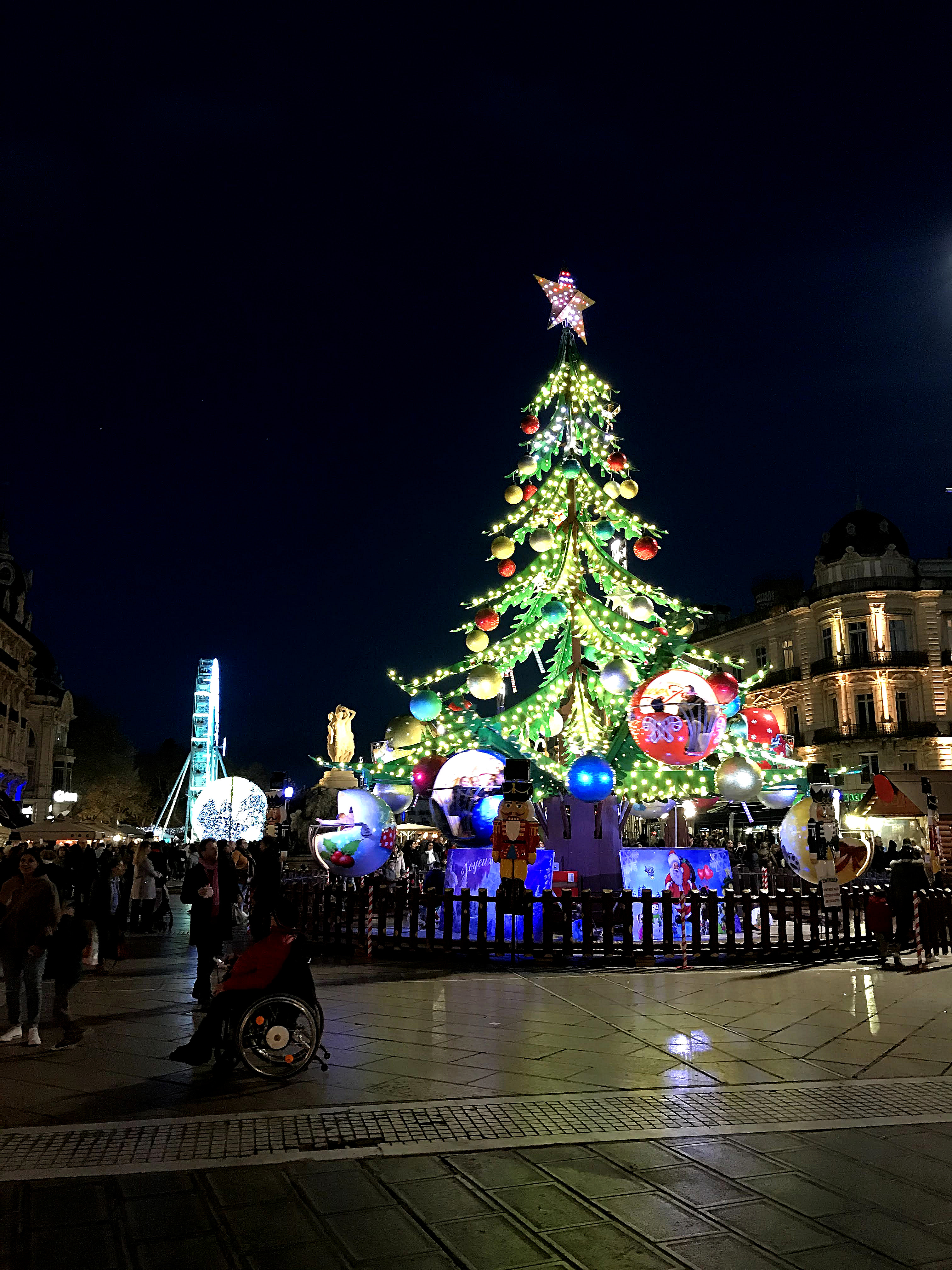 Place de la Comédie de Montpellier décorée pour Noël