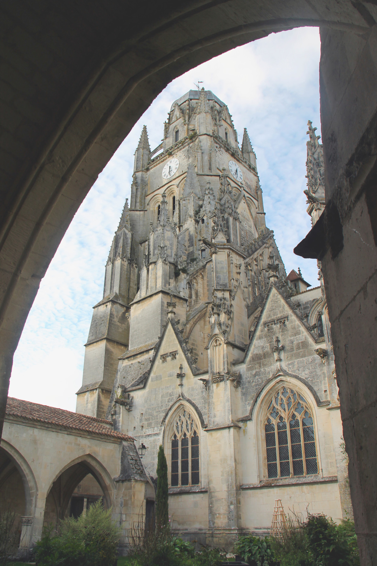 cathedrale-saint-pierre-saintes