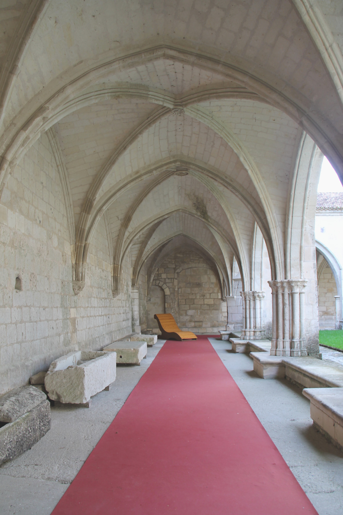 Cloître de la Cathédrale Saint-Pierre de Saintes
